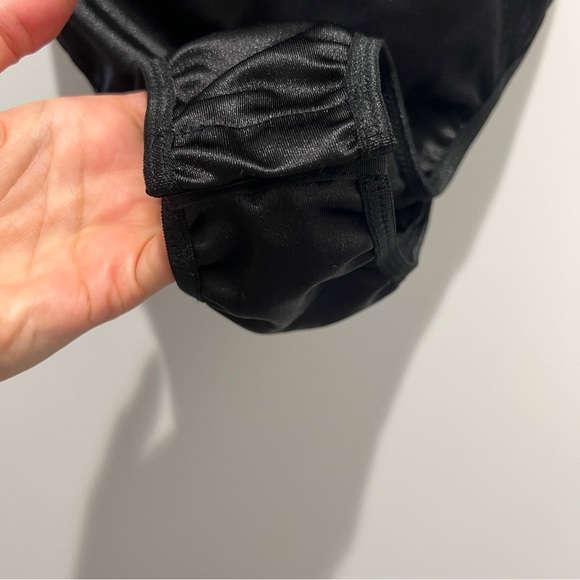 Shiny Black Bodysuit with Underwire 🐰 - Picture 7 of 11